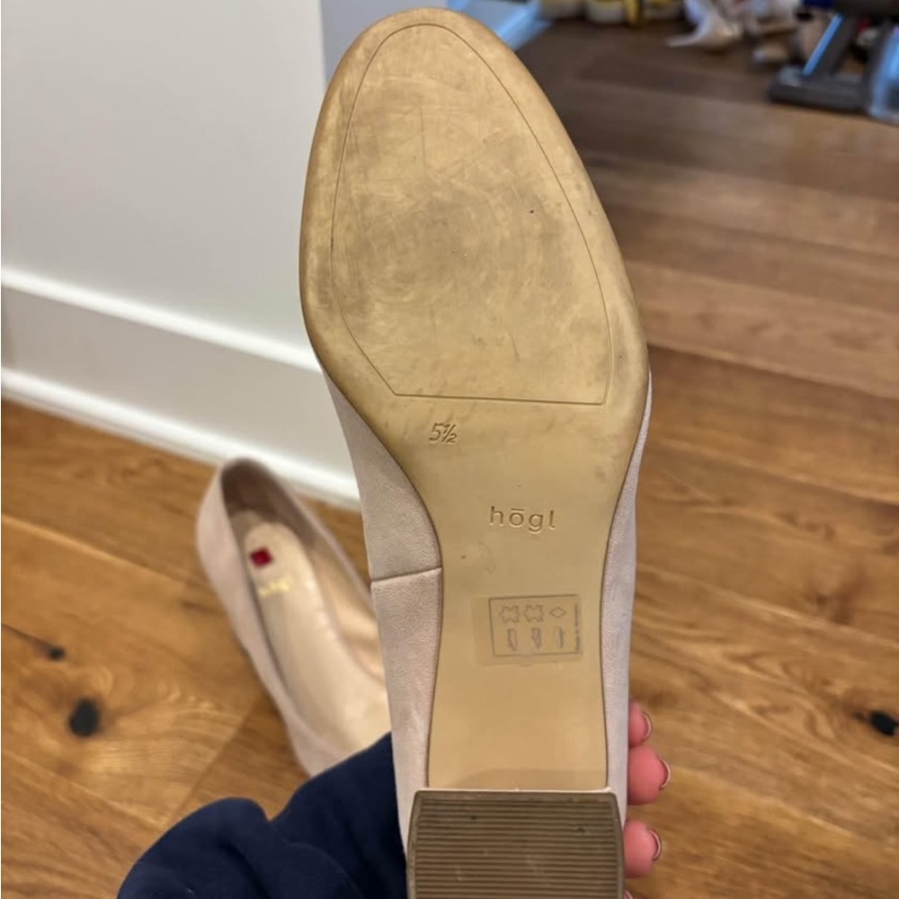 Tan Block Heel Pumps with Rounded Toe - Picture 2 of 3